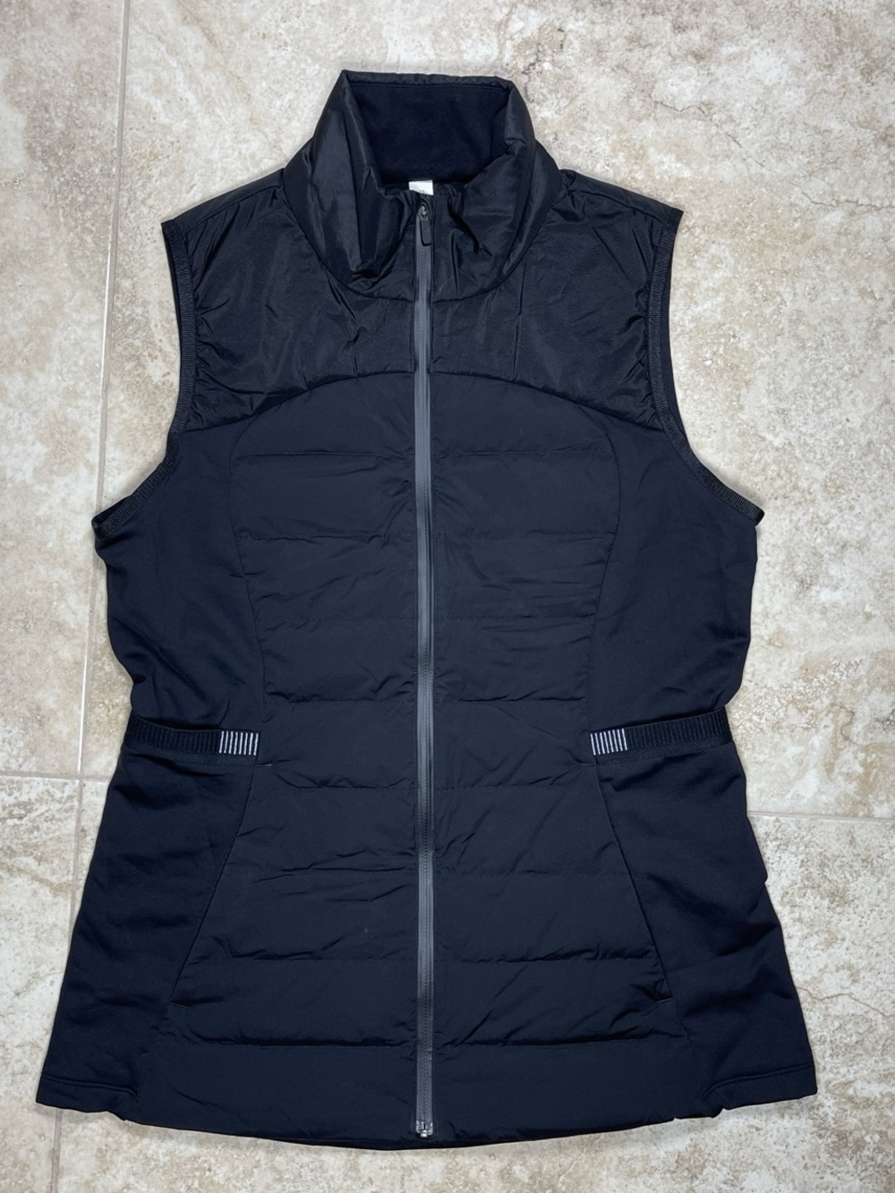 Like New Lululemon Black Quilted Hybrid Vest Size 10 LW4AQLS CRISPY Rip Tag